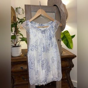 *BEAUTIFUL* Giusy blouse white with light blue floral accent, size Small